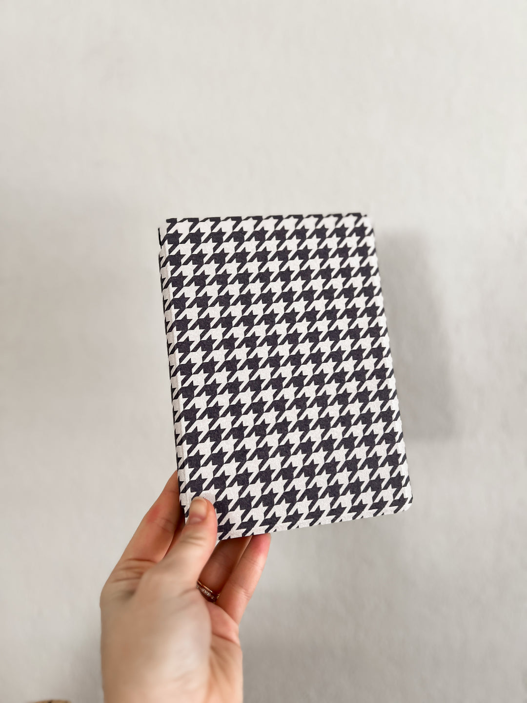 Houndstooth Kindle Case